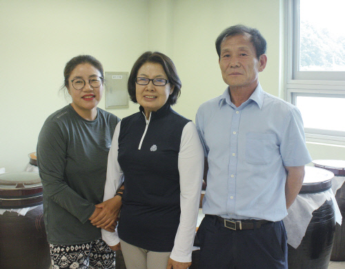 영농조합법인 해동바이오 이광자 대표(가운데)