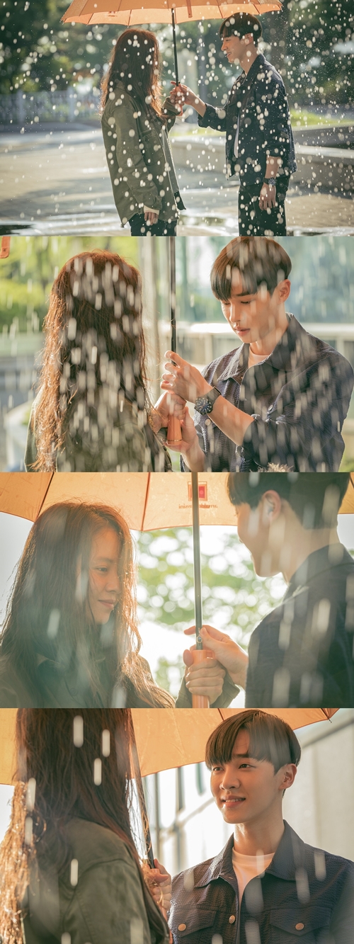 '러블리 호러블리' 송지효x이기광, 빗 속 달달한 '심멎' 유발 스틸컷 공개