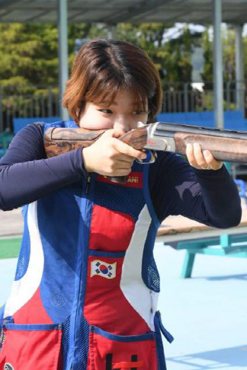 [자카르타AG] 트랩 사격 강지은 한 점차 석패로 은메달