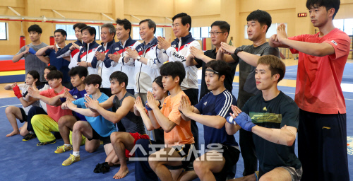 [자카르타AG] 우슈서 첫 메달, 조승재 도,곤술 부문 값진 은메달