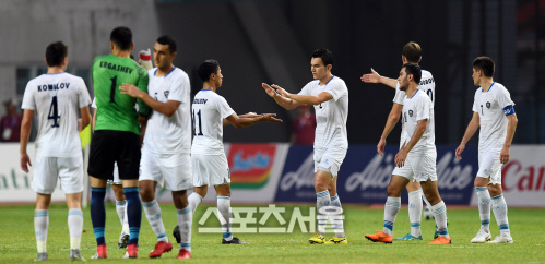 [포토] 남축구 우즈베키스탄, 홍콩 누르고 8강에 안착~