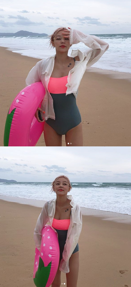 "해변을 런웨이로" 모델 송해나, 감탄 부르는 S라인 몸매