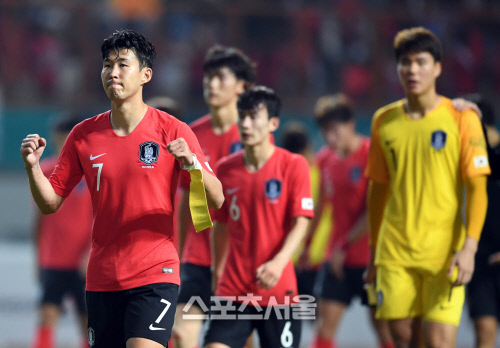 [포토] 8강 진출 손흥민, 주먹 불끈