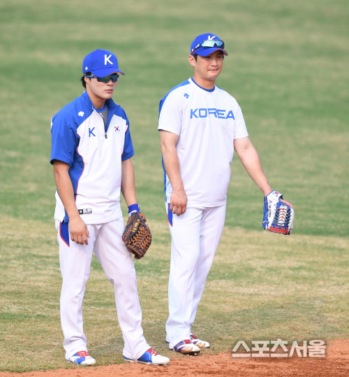 [포토] 유격수 훈련하는 김하성과 오지환
