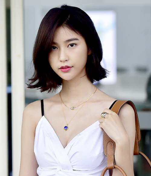 모델 비비안, 공항에서 새끈한 매력 과시