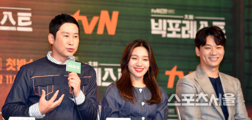 '빅포레스트'  기자 질문에 답하는 신동엽[포토]