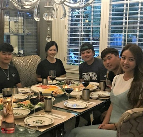 [★SNS]추신수♥하원미, 류현진♥배지현 식사 초대 "예쁜 신혼부부"