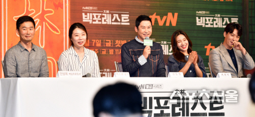 '빅포레스트'  기자 질문에 답하는 신동엽[포토]