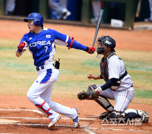 [포토] 안타 김하성 \'산뜻한 출발\'