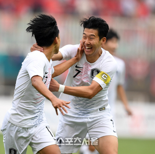 [포토] 손흥민 \'우리 승우가 해냈구나\'