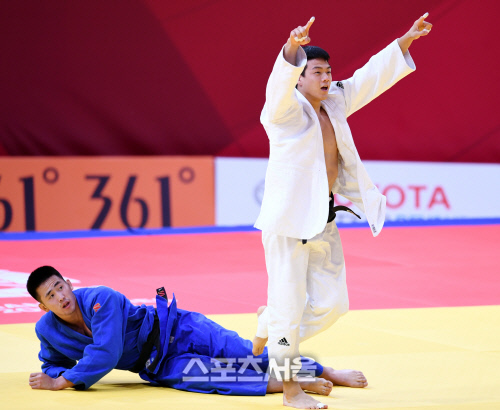 [포토] 유도 90kg급 곽동한, 결승서 한판승 '금메달'