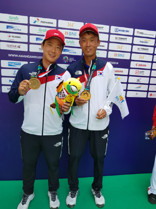 남자 정구 대표팀, 단체전서 日 누르고 금메달…김진웅 대회 2관왕 [자카르타AG]