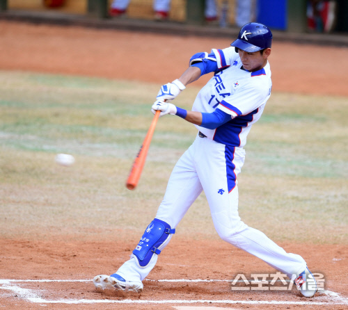 [포토] \'안타제조기\' 이정후, 1회 첫 타석부터 안타