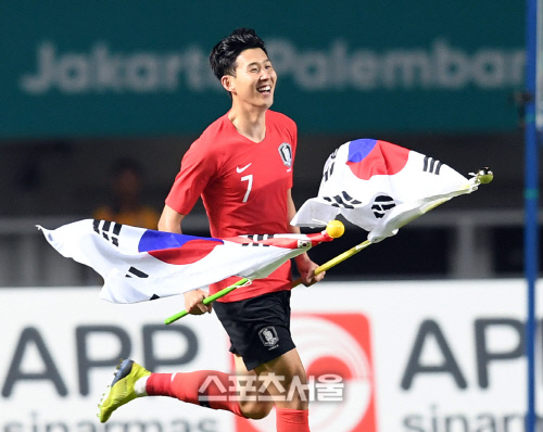 [포토] 손흥민 '금메달이다'