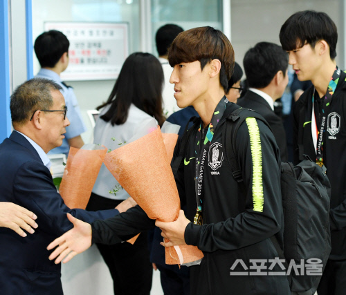 [포토] 김진야, 금메달 목에 걸었습니다~!