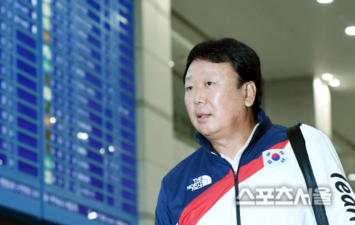 [포토] 선동열 감독, 금메달과 돌아왔지만...