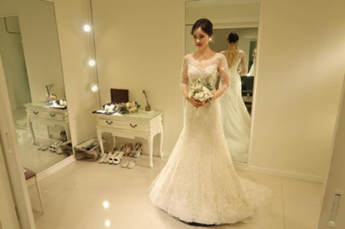 '유상무 ♥' 김연지, 웨딩드레스 사진 공개 "설레고 행복"[★SNS]