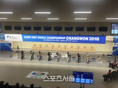 여고생 임하나, 10m 공기소총 깜짝 금메달 '대회 2관왕' [창원세계선수권]