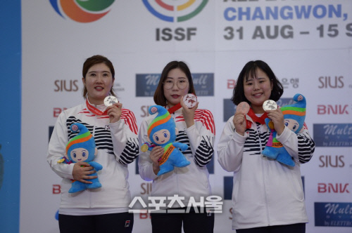 한국 여자 사격, 10m 공기권총 단체전 은메달 수확 [창원세계선수권]