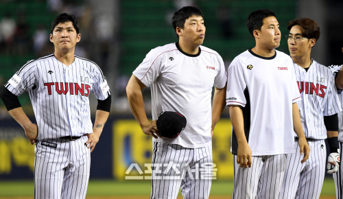 [포토] LG 오지환-김현수, 두산에 또 질 줄이야...