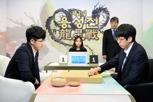 김지석(왼쪽) vs 강동윤(오른쪽)1