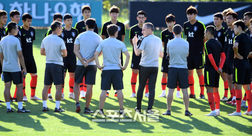 [포토]평가전 앞둔 벤투호의 고민은?