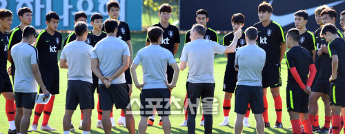 [포토]평가전 앞둔 벤투호, 최고의 해법을 찾아라