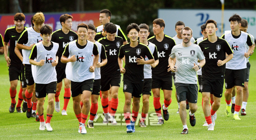 [포토] 이승우-황희찬, 한국 축구의 미래를 책임질...미소!