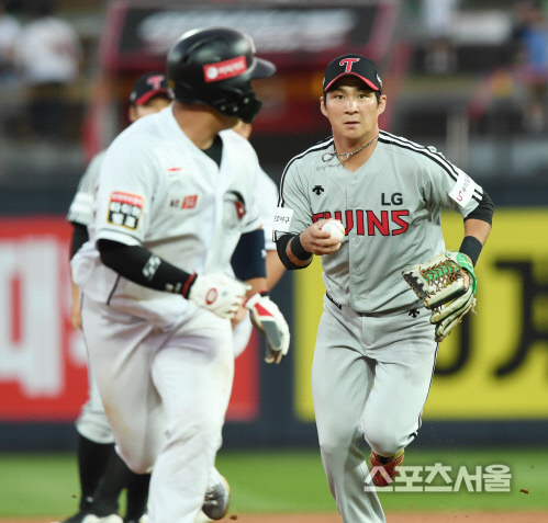 [포토] 오지환, 강백호...이리 오렴~