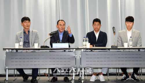 [포토]김학범 감독, 금메달 뒷이야기 풀어내 볼까요~