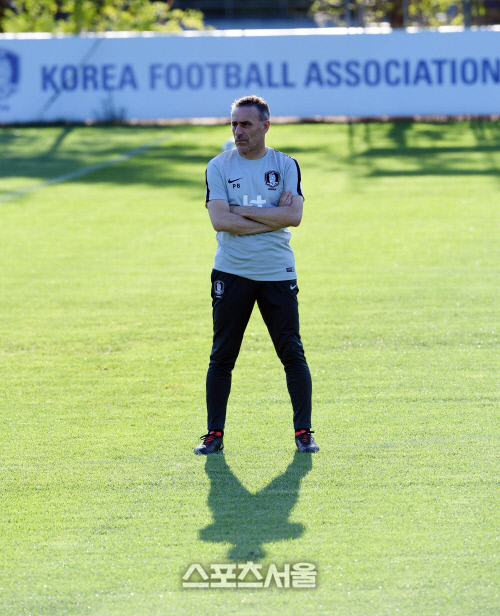 [포토]벤투 감독, 매서운 눈으로~