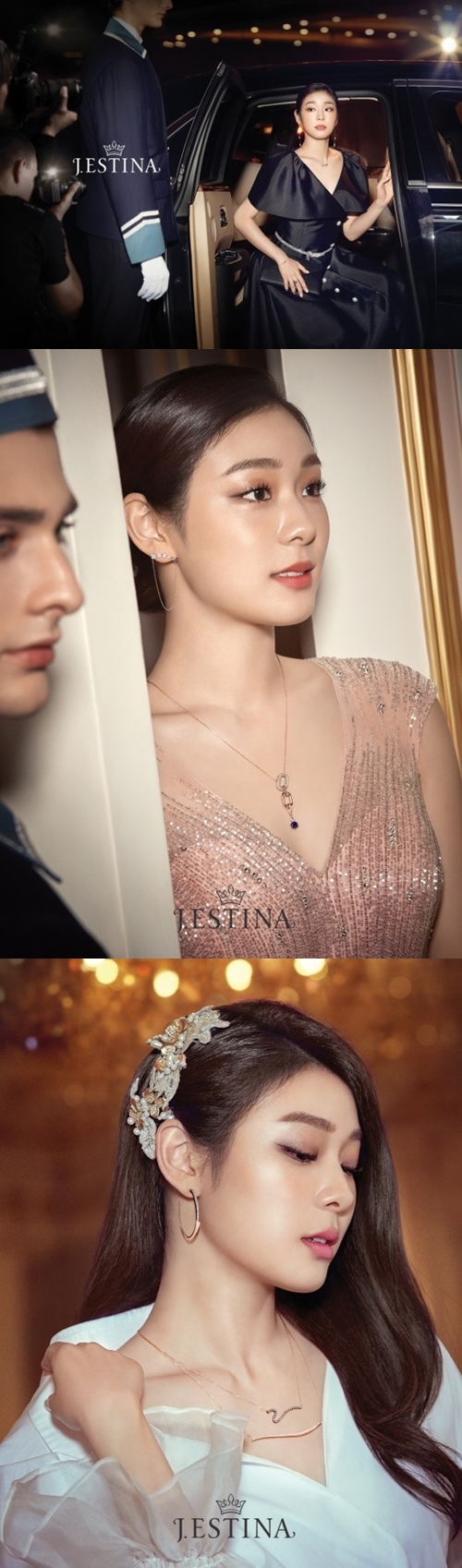 김연아, '피켜 퀸'의 우월한 '고혹+우아美' (화보)