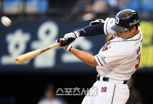 '역대급 페이스' 김재환, KBO리그 최초 3년 연속 300루타 가시권