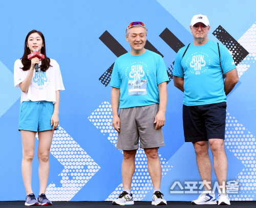[포토] 김연아-김병권 상무-다렌 터커 부사장, 2018 런온 서울 응원합니다~!