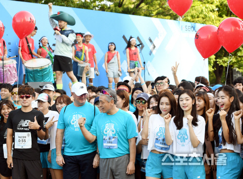 [포토] 김연아-김병권 상무-다렌 터커 부사장, 2018 런온 서울...함께 달려요~!