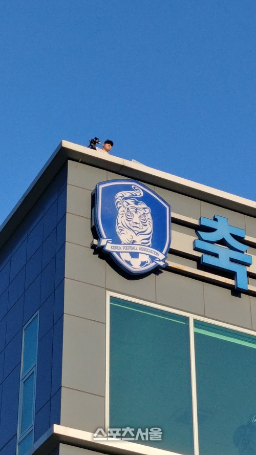 채봉주 분석관 옥상 카메라