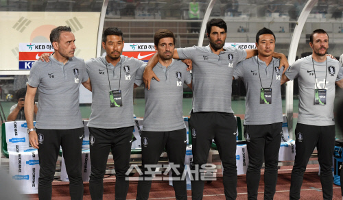 [포토]벤투 감독, 오늘 데뷔전!