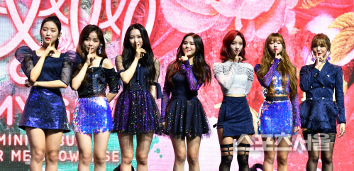 \'불꽃놀이\' 타이틀곡 오마이걸, 다들 쉿![포토]