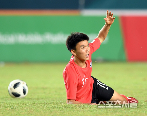 [포토] 황인범 \'반칙이잖아요\'