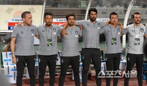 [포토]벤투 감독, 오늘 데뷔전!