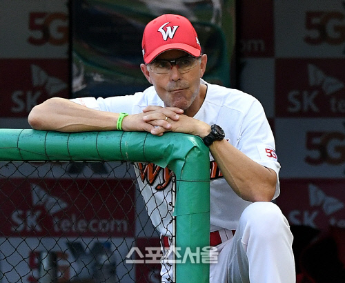 [포토] SK 힐만 감독, 서머리그에도...쉬지 않아요~