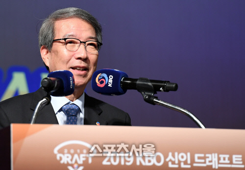 KBO, FA등급제 도입 앞두고 外人 시장 안정으로 활로 모색