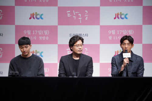 탁구공 연출 김상호 유재명 지수06199