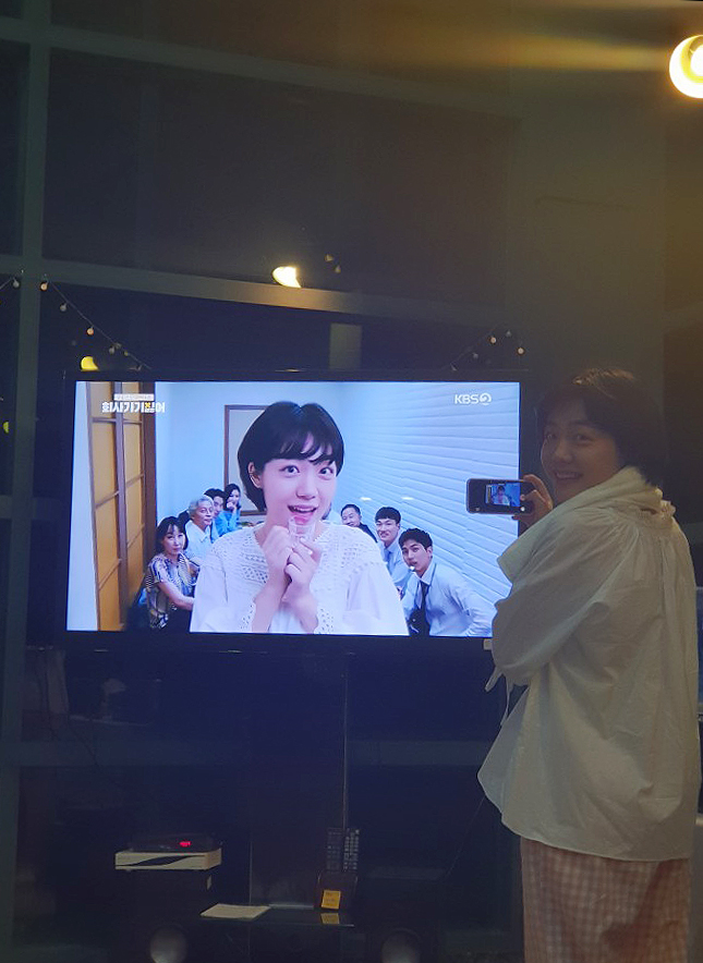 '회사 가기 싫어' 소주연, 귀여운 본방사수 인증샷 공개