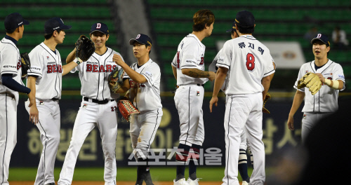 [포토]두산, 승리로 마침표