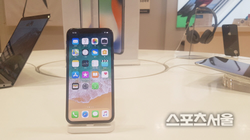 [IT 단신]아이폰X, 국내 판매량 100만대 판매 外