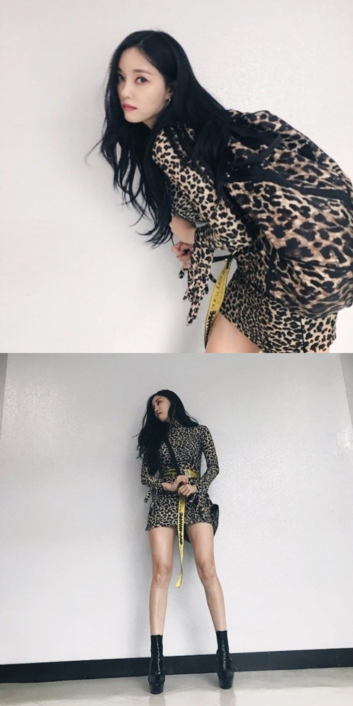  '초미니+밀착' 의상으로 콜라병 몸매 뽐낸 효민 