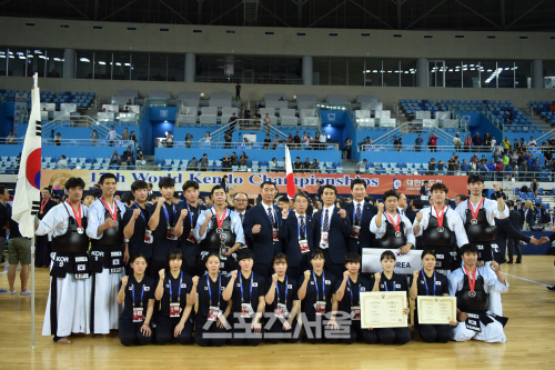 남녀 단체전 준우승(세계검도)