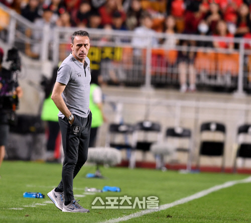 [포토] 경기 지켜보는 벤투 감독