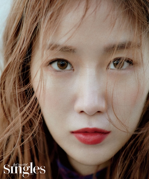 독보적 '건강 美' 지닌 소유, 프로근성 발휘한 가을 화보 공개